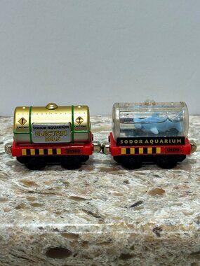 Thomas & Friends Sodor Aquarium Shark Car & Electric Eel Tanker Take Along 2004
